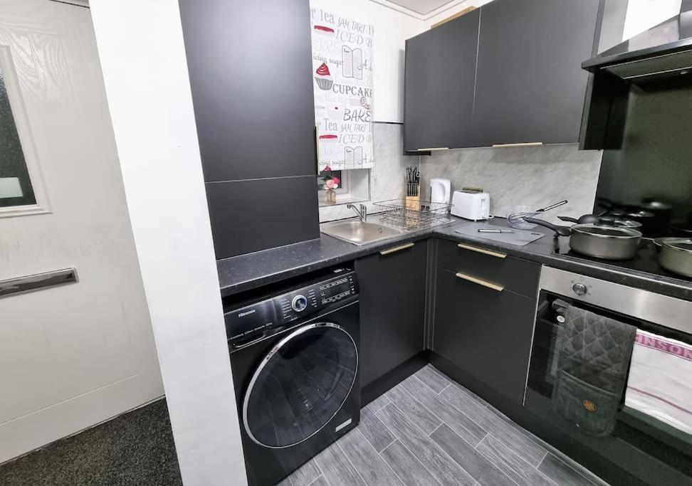*5sm* Setup For Your Relaxed & Amazing + Free Parking + Free Fast Wifi * Morley (West Yorkshire)