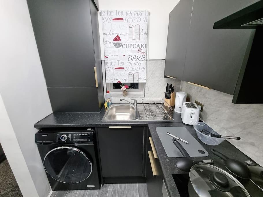 Holiday home *5sm* Setup For Your Relaxed & Amazing + Free Parking + Free Fast Wifi *