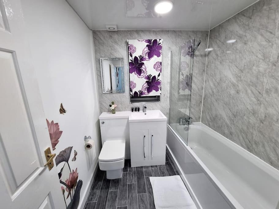 *5sm* Setup For Your Relaxed & Amazing + Free Parking + Free Fast Wifi * Holiday home *