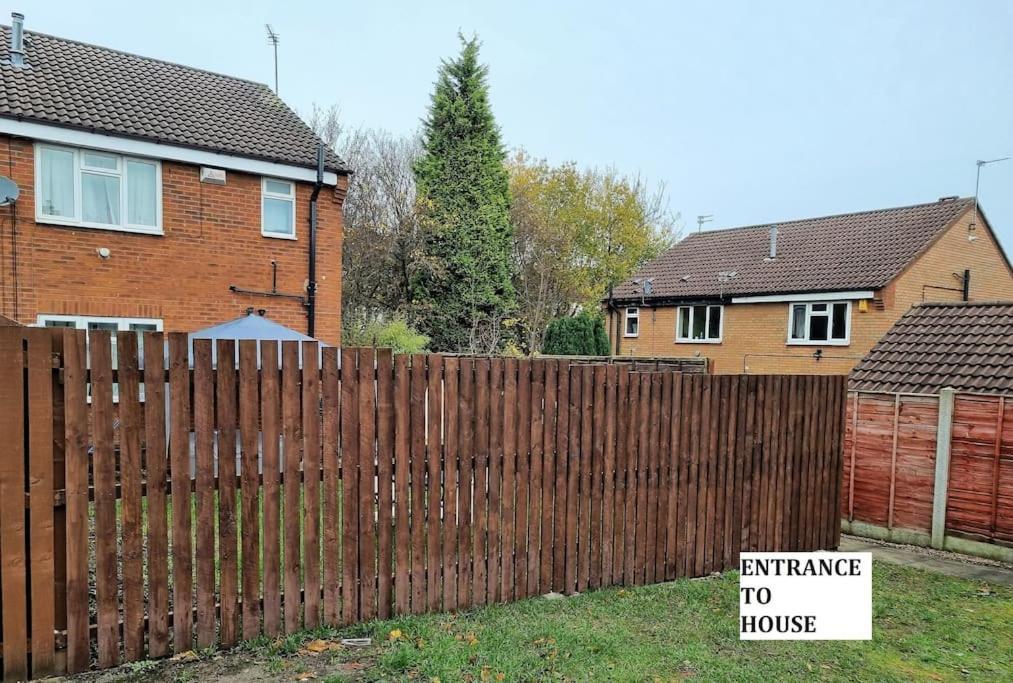 *5sm* Setup For Your Relaxed & Amazing + Free Parking + Free Fast Wifi * Holiday home Morley (West Yorkshire)